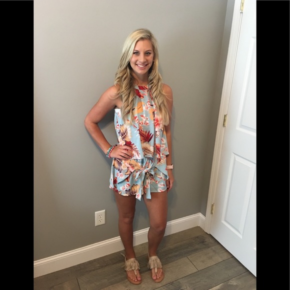 LLove Pants - Floral Print Halter Crop Top With Shorts
